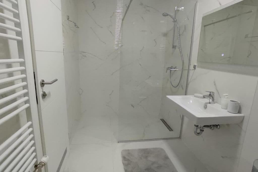 Sarajevo Tower - New Apartment Екстер'єр фото
